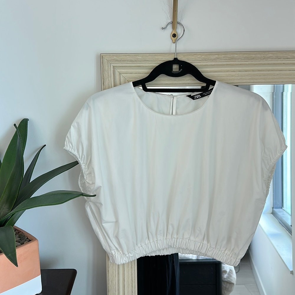 ZARA white cropped top shirt (USA size small) ✨